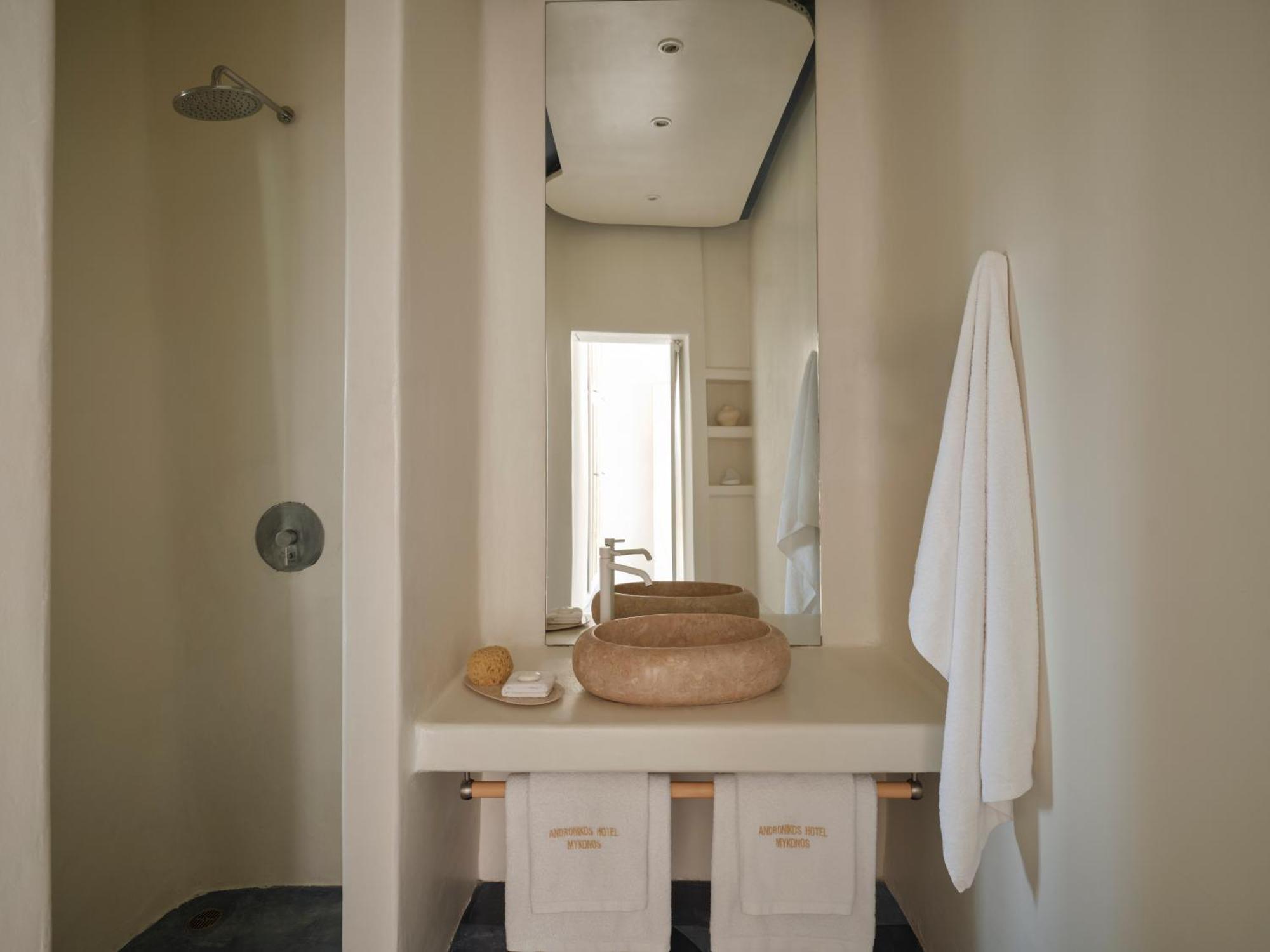 Cocoon Room or Sea View Jacuzzi